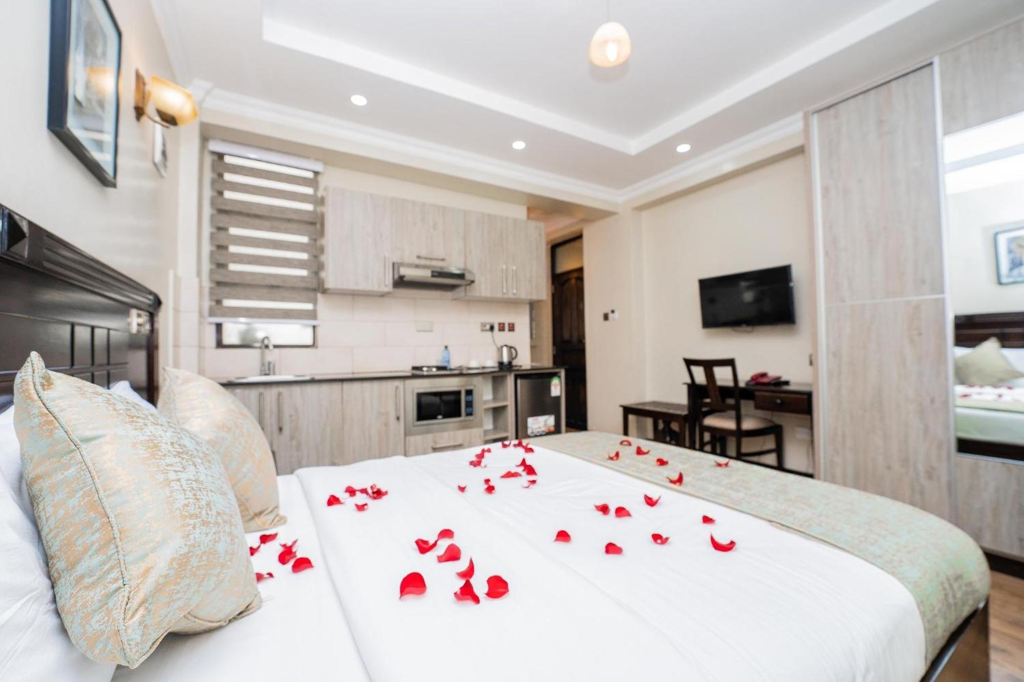 Hemak Suites ไนโรบี ภายนอก รูปภาพ