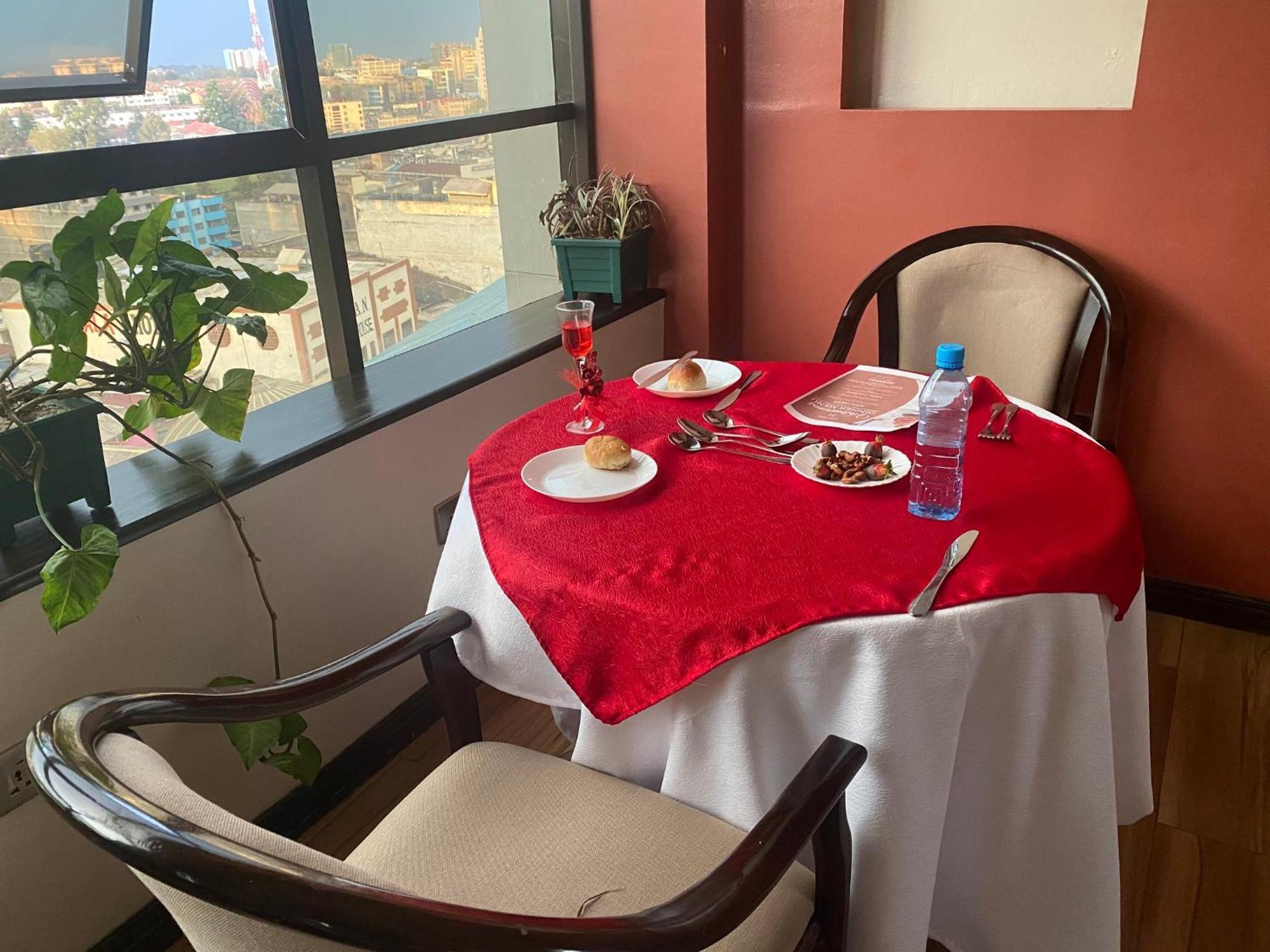 Hemak Suites ไนโรบี ภายนอก รูปภาพ
